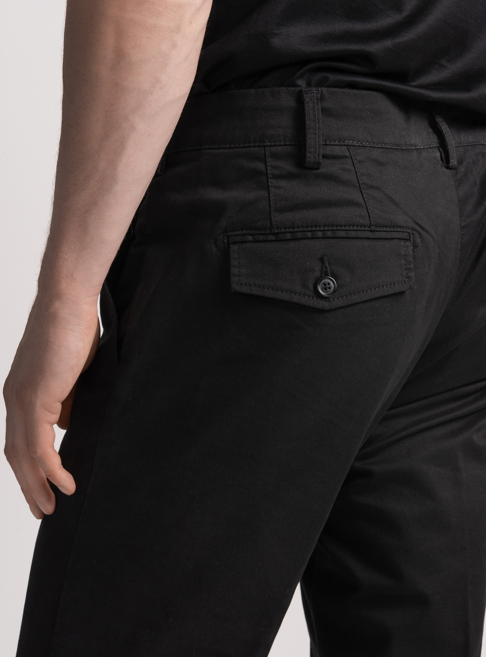 Pantal&oacute;n chino slim fit de sarga el&aacute;stica, NEGRO