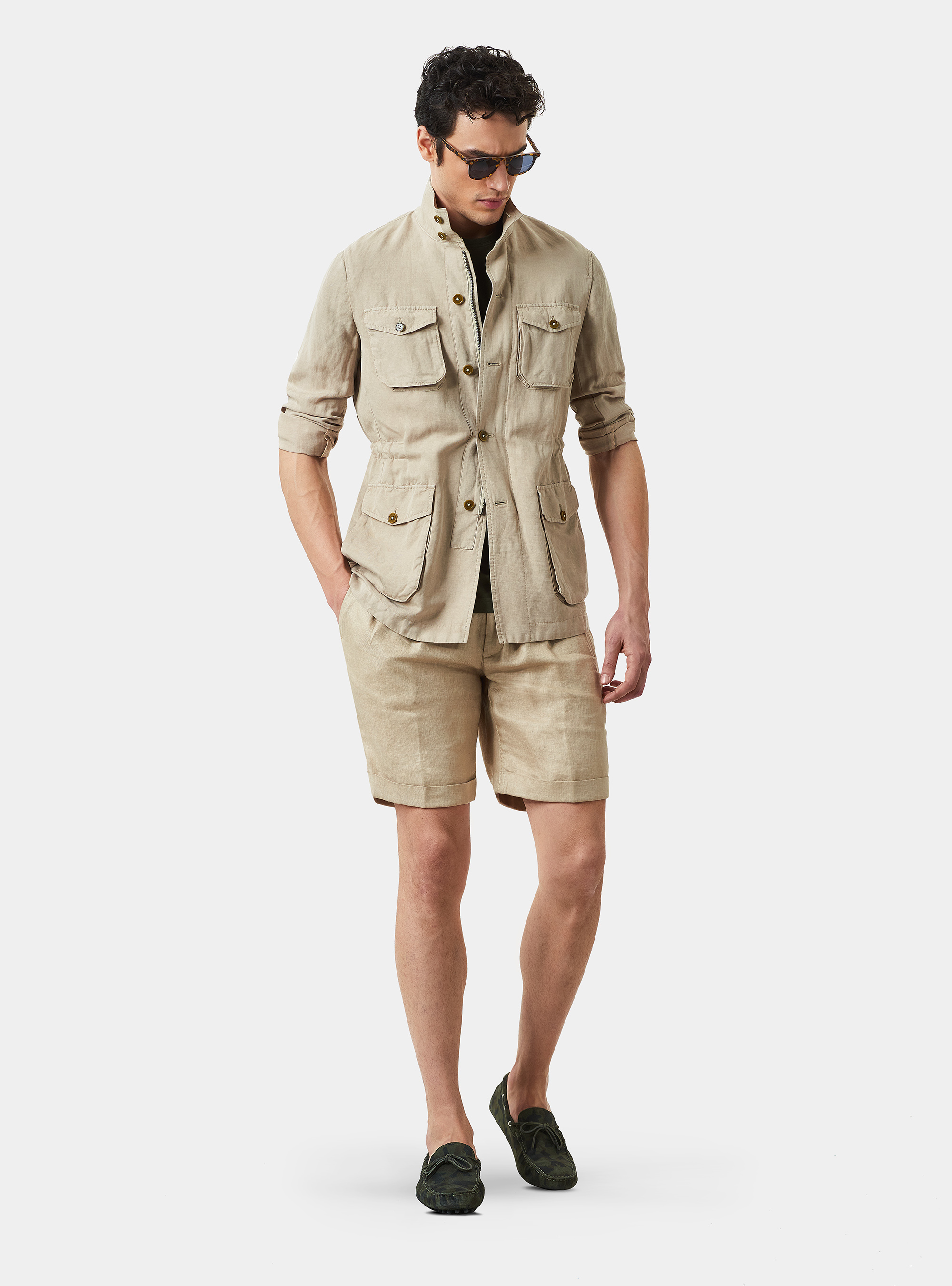 Linen Bermuda shorts with double pleat, ECRU