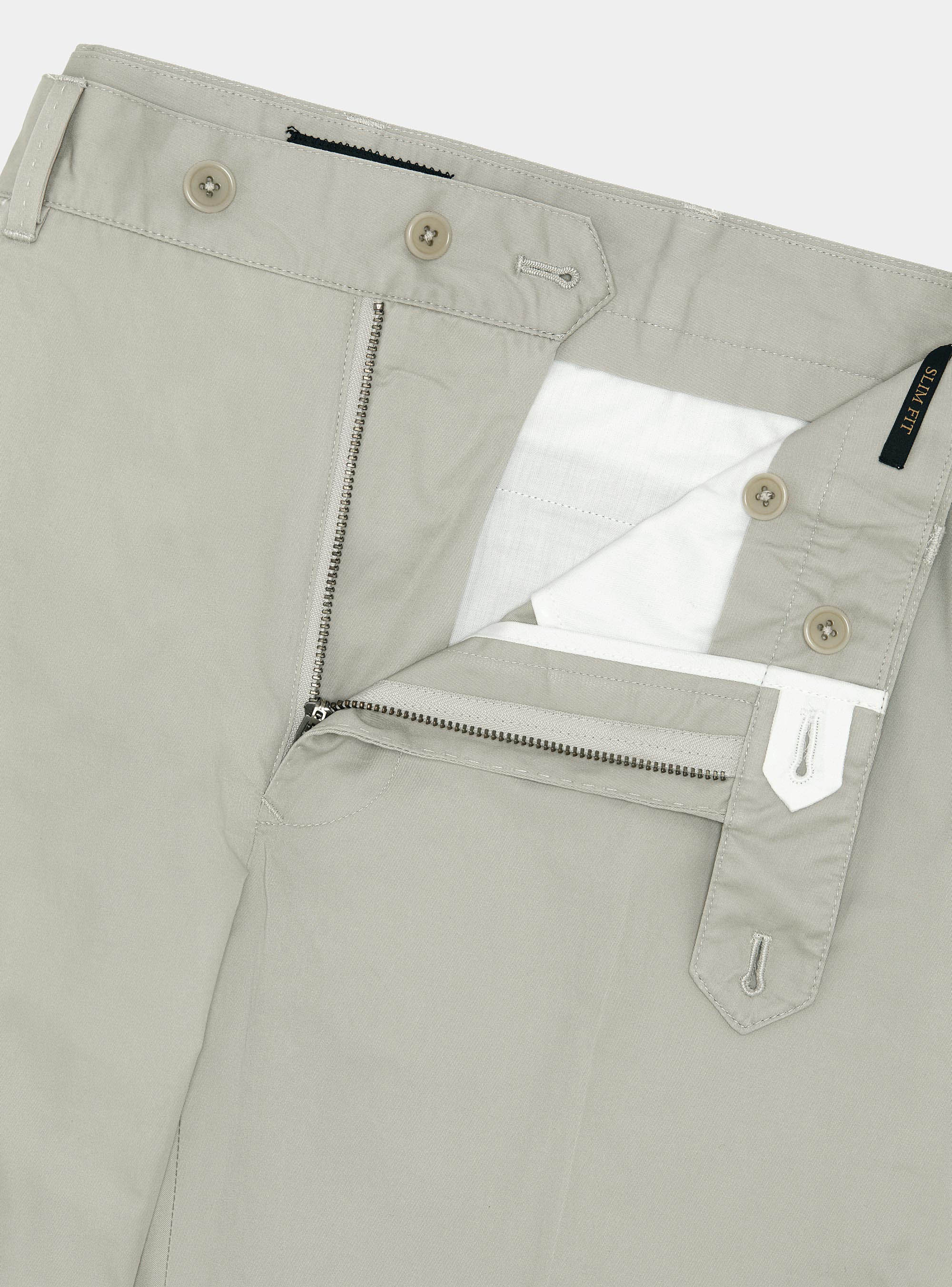 Pantalon chino slim en serg&eacute; l&eacute;ger, &Atilde; CRU