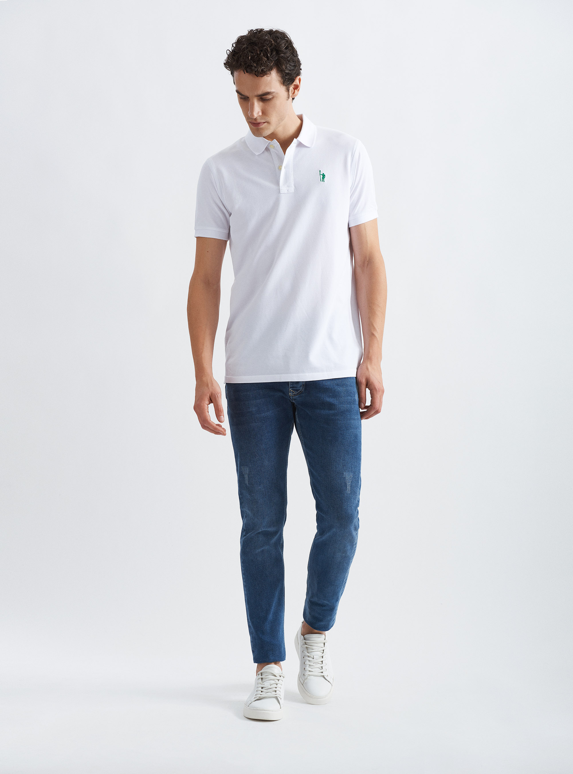 Polo cl&aacute;sico de piqu&eacute; de algod&oacute;n con bordado, BLANCO