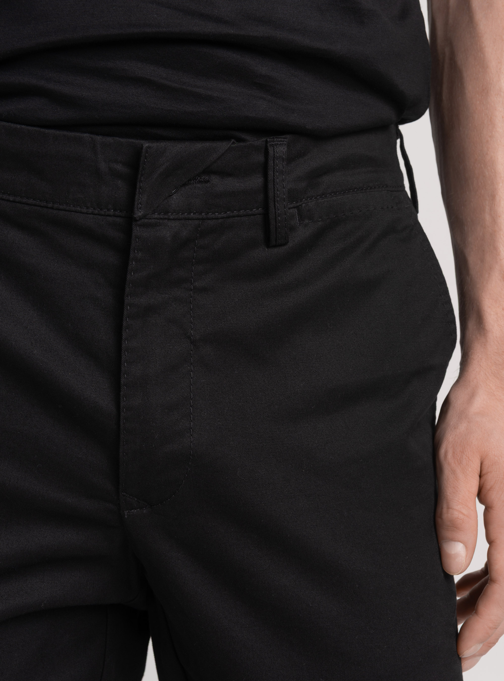 Pantal&oacute;n chino slim fit de sarga el&aacute;stica, NEGRO