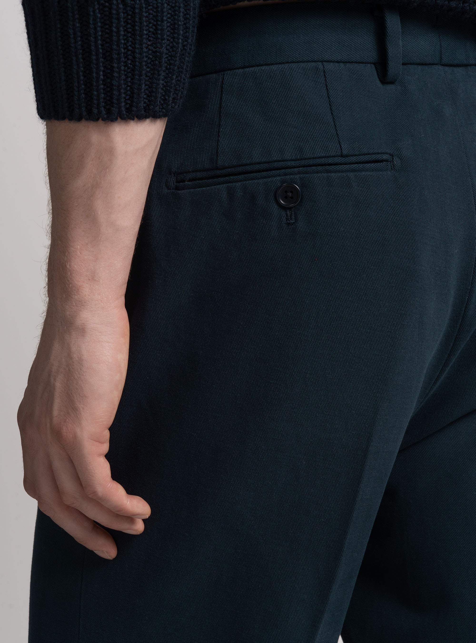 Pantal&oacute;n de pinzas de sarga de algod&oacute;n y cachemira, AZUL MARINO