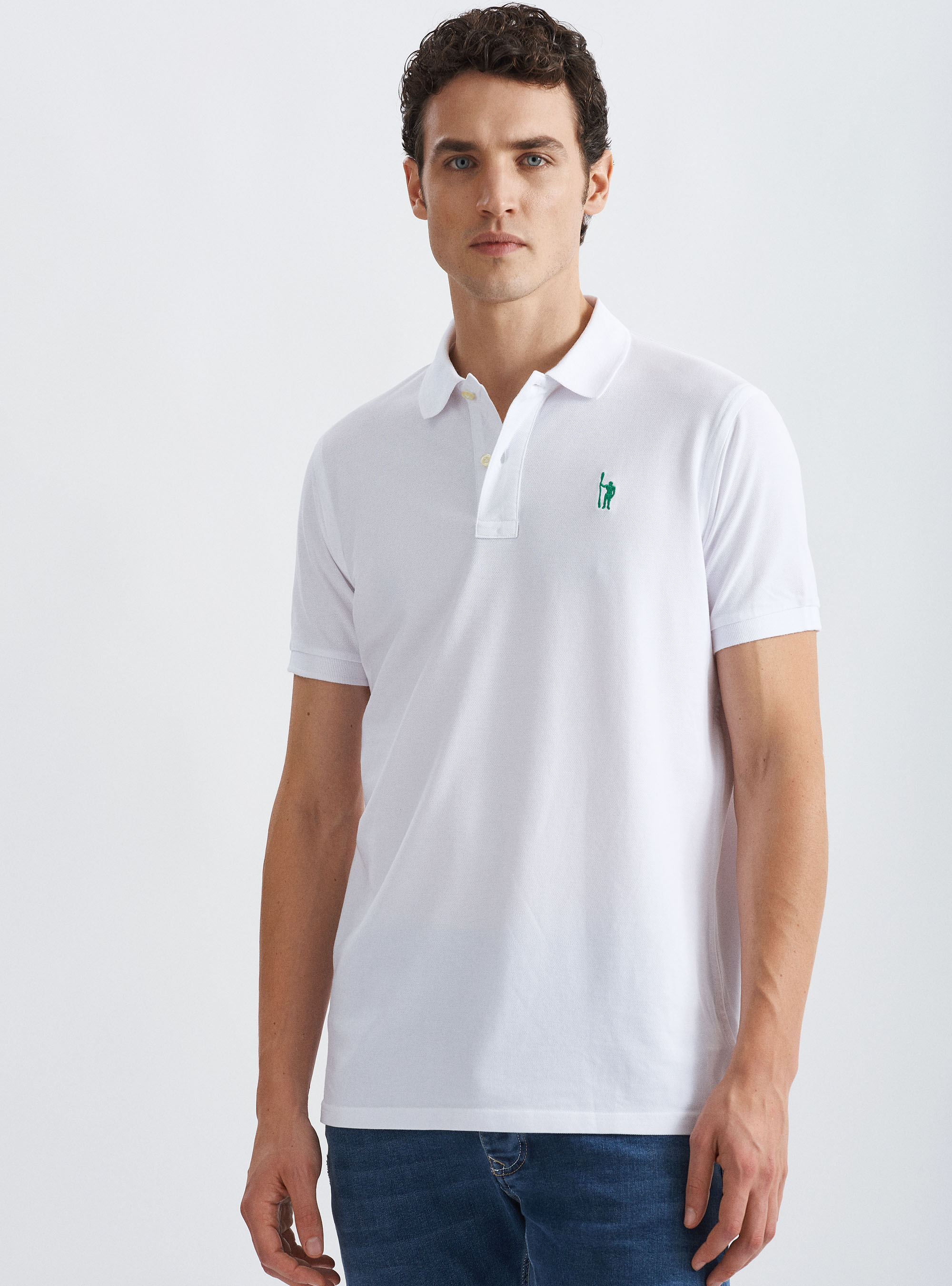 Polo cl&aacute;sico de piqu&eacute; de algod&oacute;n con bordado, BLANCO
