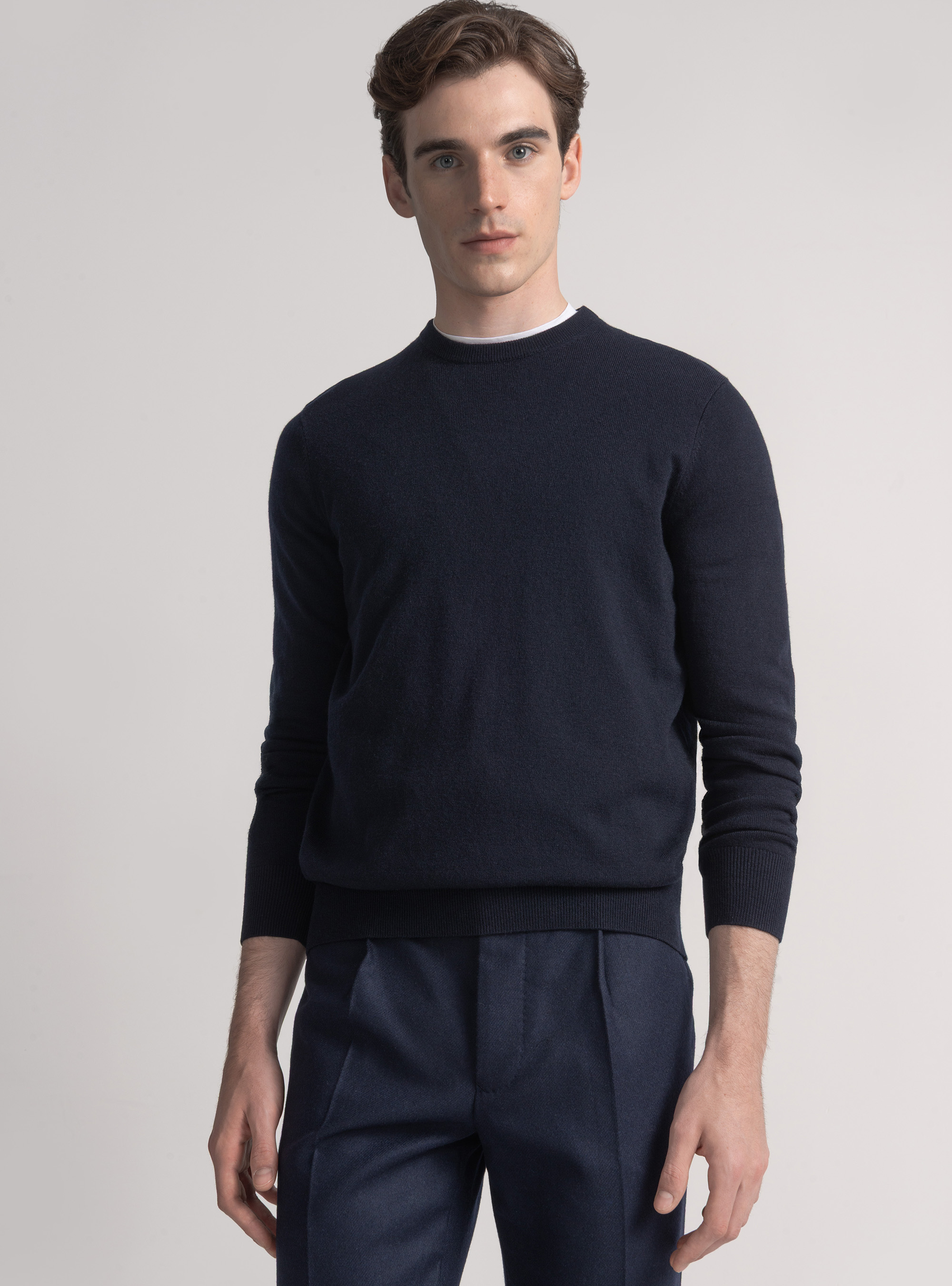 Trikot mit Rundhalsausschnitt aus Wollmischung, NAVY 0218C