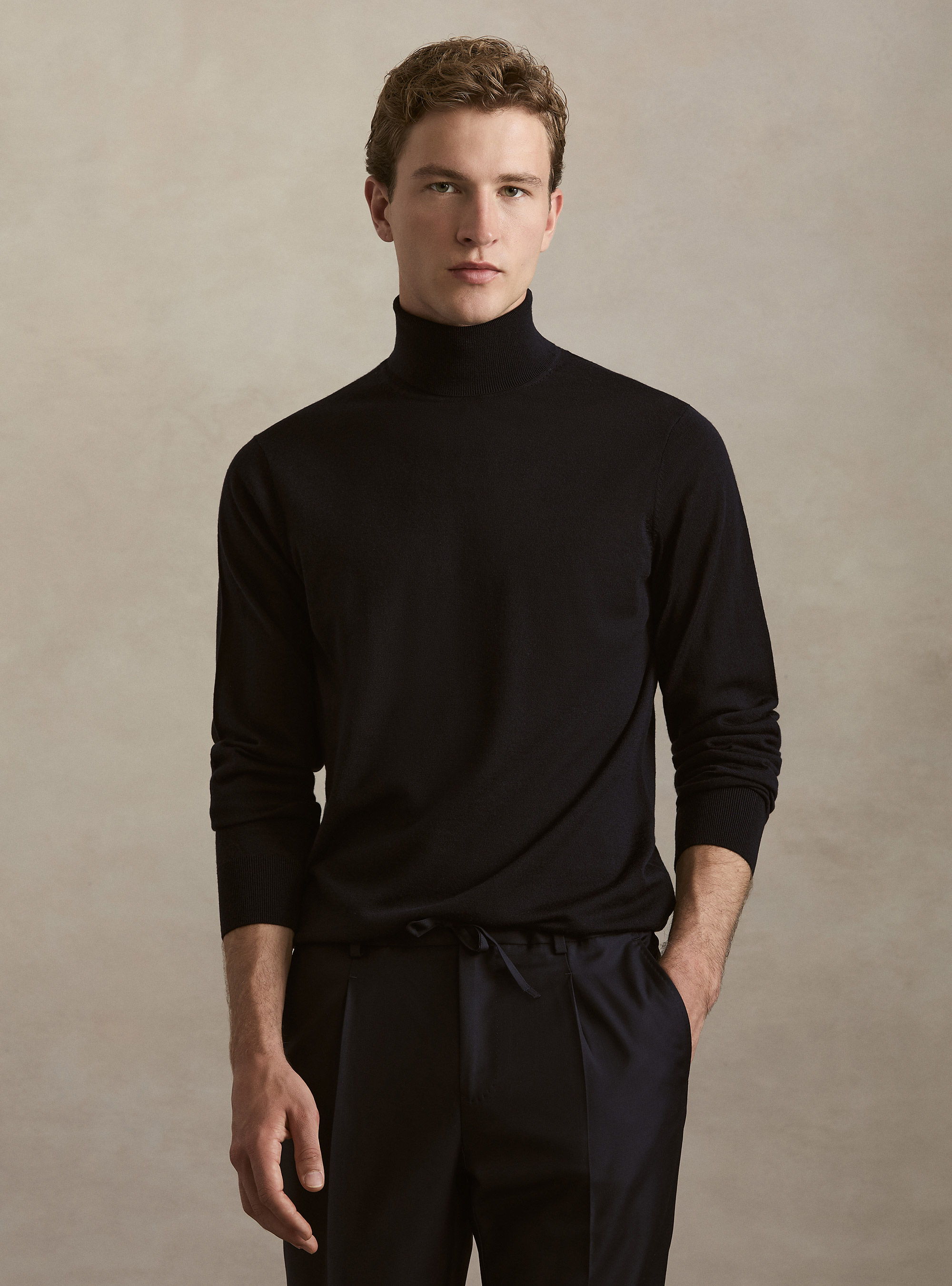 Rollkragenpullover aus reiner extrafeiner Merinowolle, NAVY 0218C
