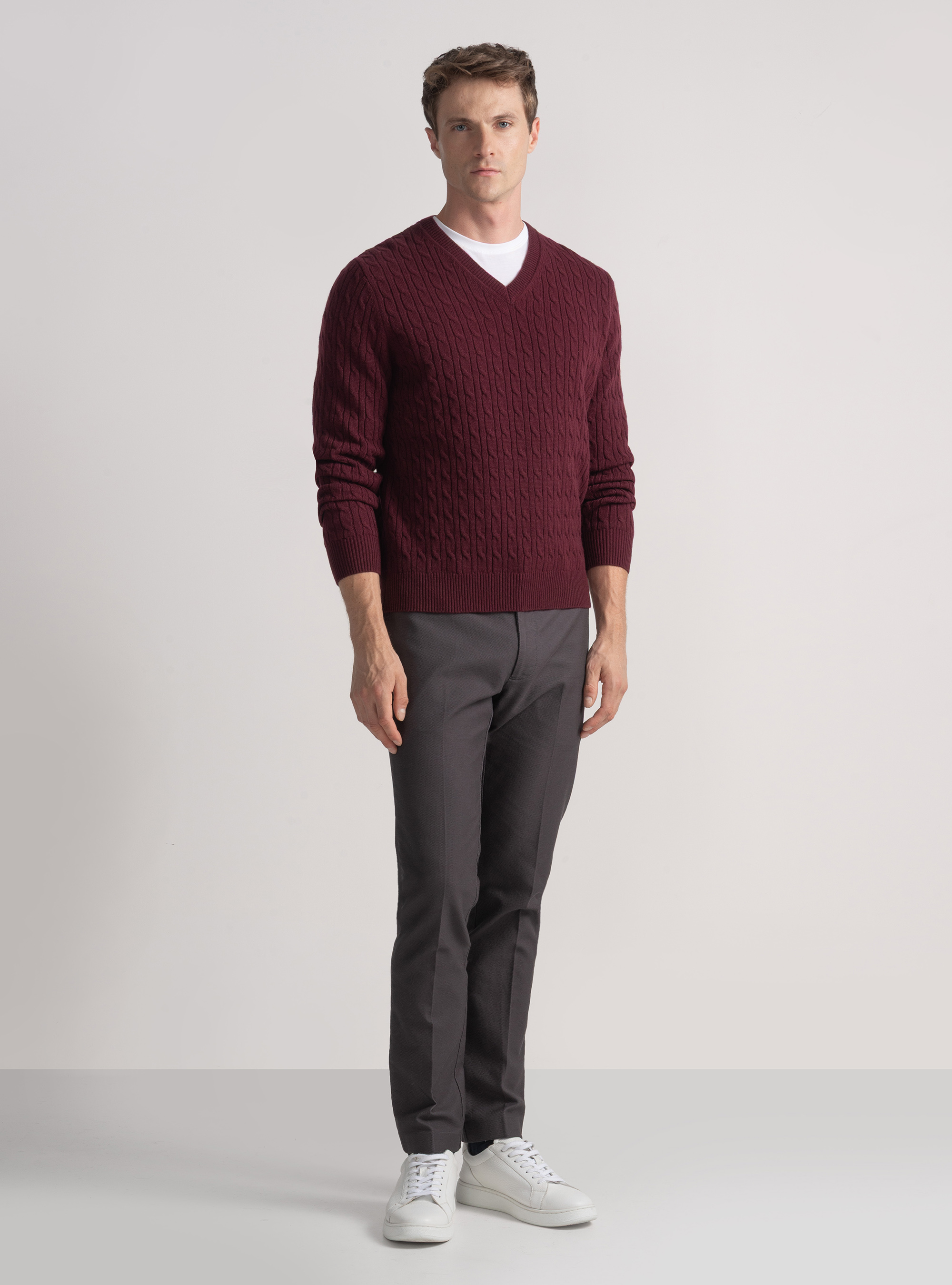 Merino wool V-neck sweater with braid, BORDEAUX